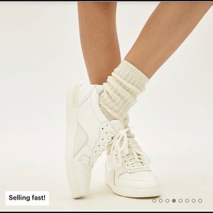 Everlane "The Court" Sneaker In Off-White/Fog